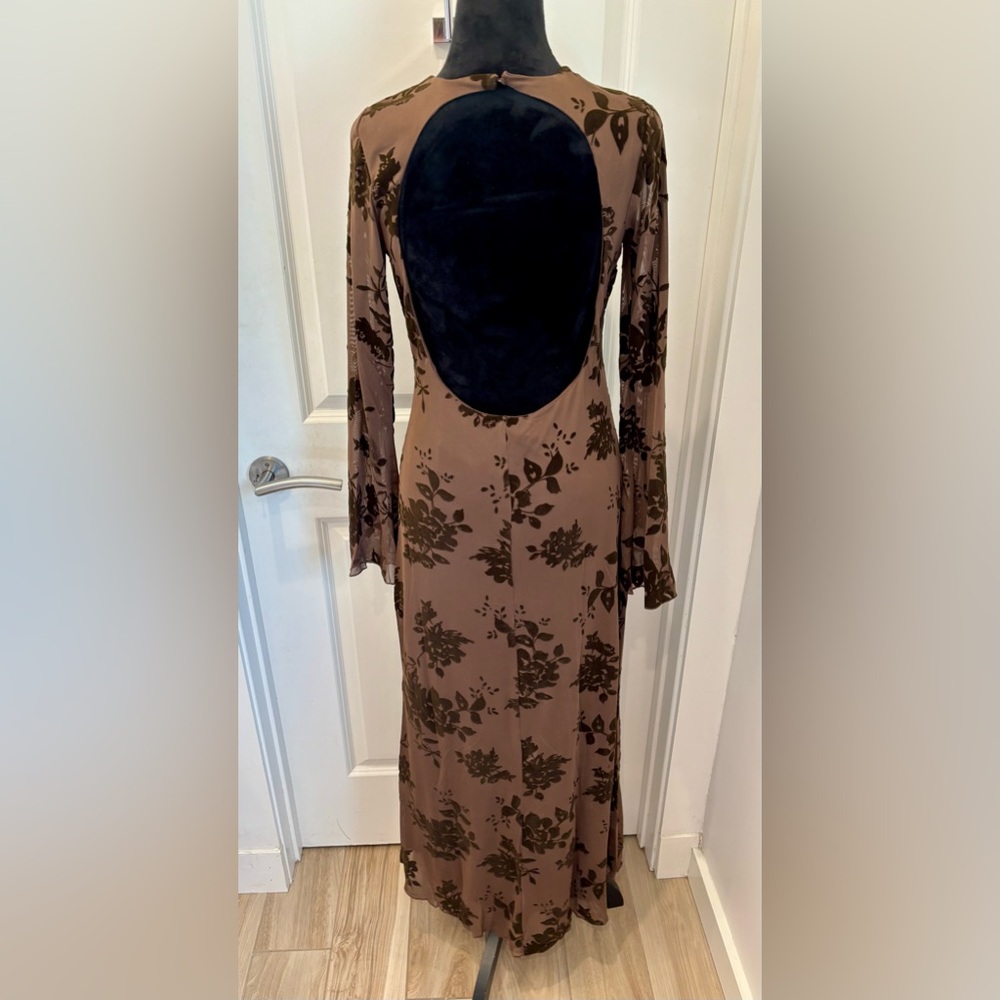 NWT Sincerely Jules sheer overlay Floral Long Sleeve back cutout Dress - M